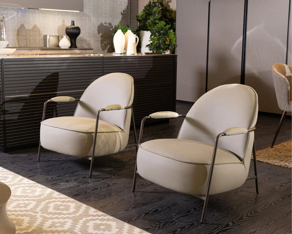 Lady Lounge Chair